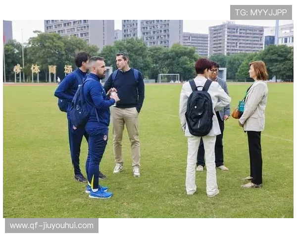 从球场热爱到内容创作 足球博主宋凯的成长与奋斗之路