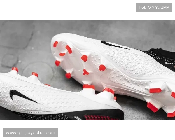 耐克皇马巴萨足球鞋系列对比分析舒适性与性能优劣的全面评测